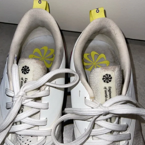 Nike React Sneakers 💖 - Picture 4 of 6